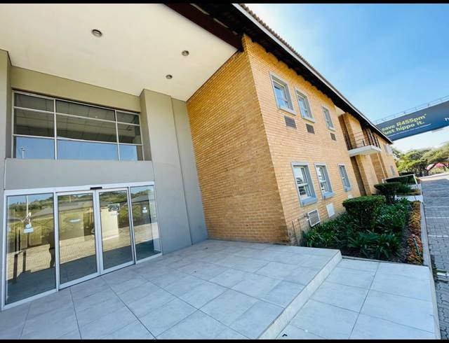 2,344M² OFFICE TO LET IN VORNA VALLEY